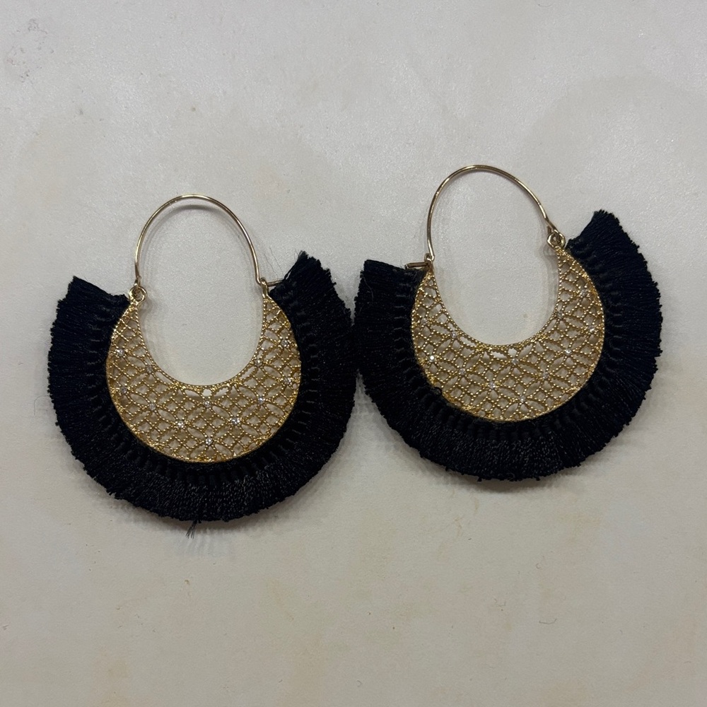 VINTAGE Elegant Black and Gold fringe Earrings
